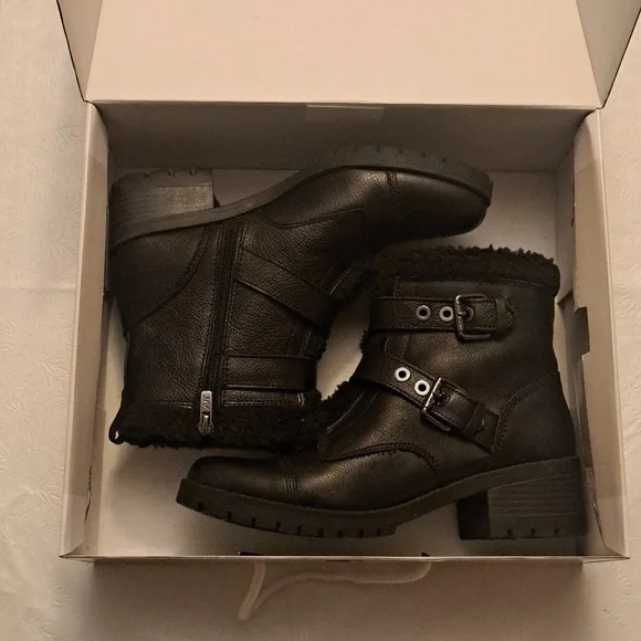 Black Leather Anne Klein Sport Boots - Picture 5 of 9